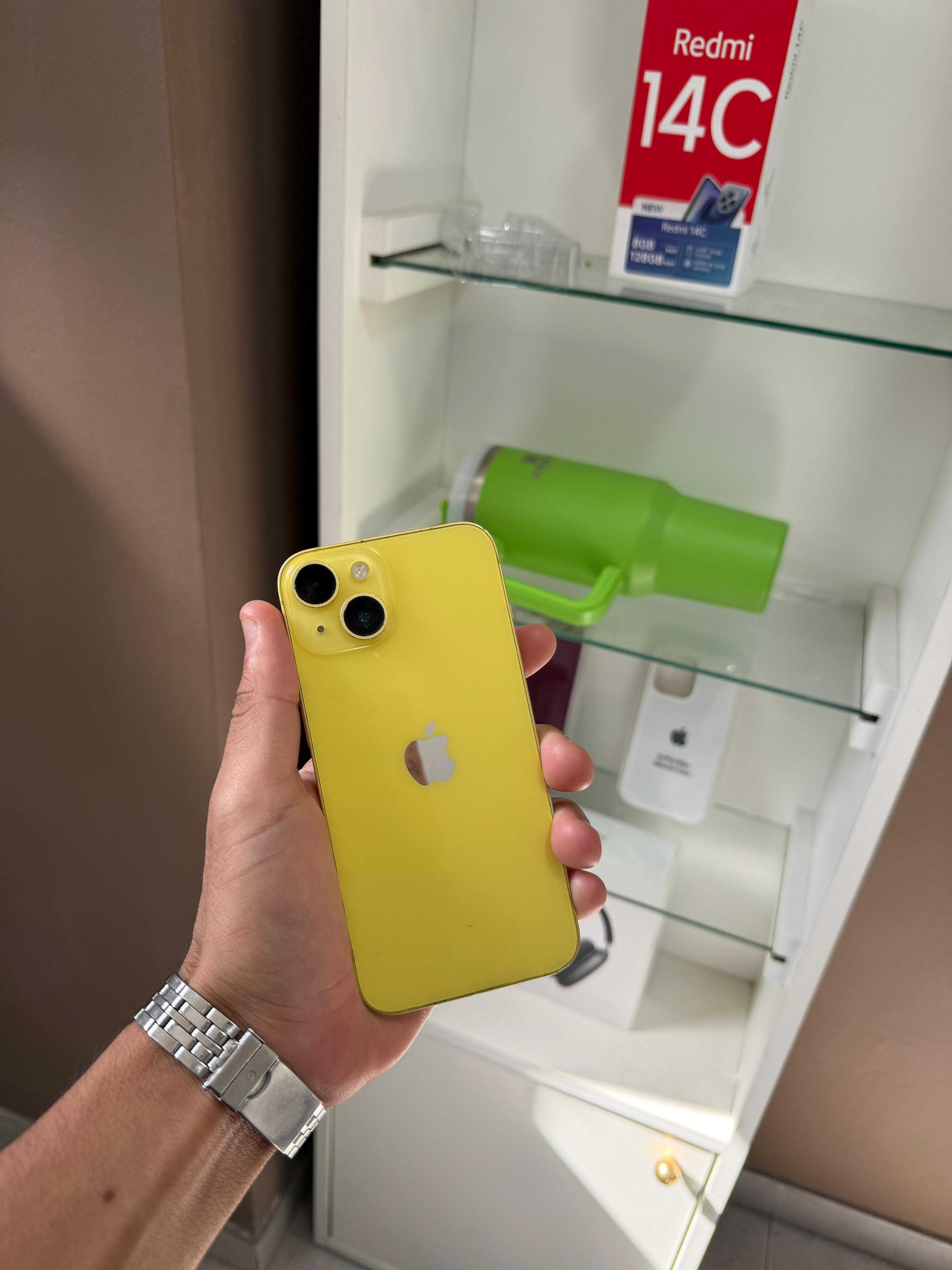 iPhone 14 Amarillo