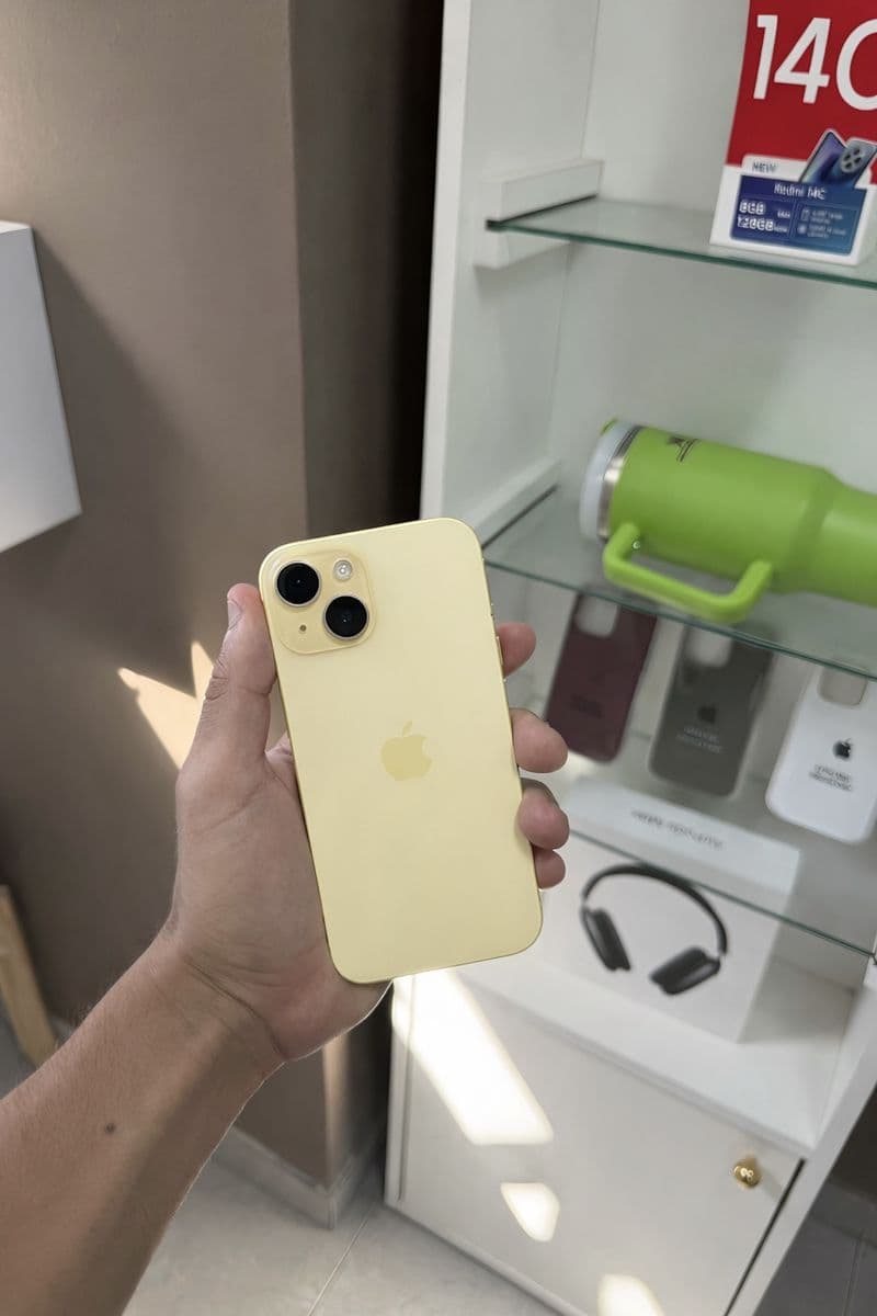 iPhone 15 Amarillo